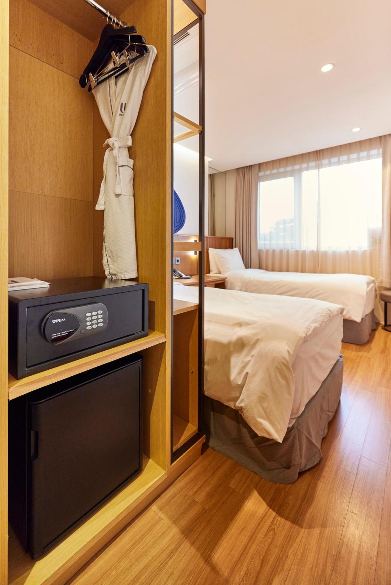 Hotel Uri& 4*