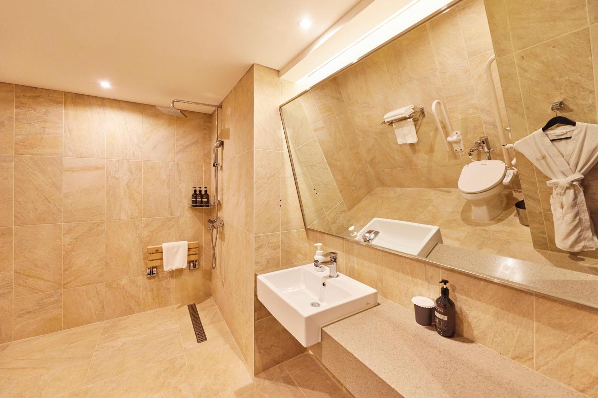 Hotel Uri& 4*