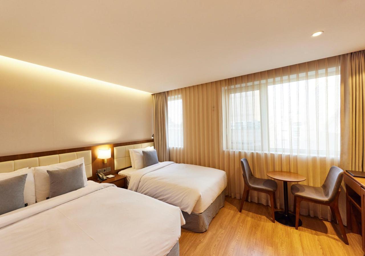 Uri& Hotel